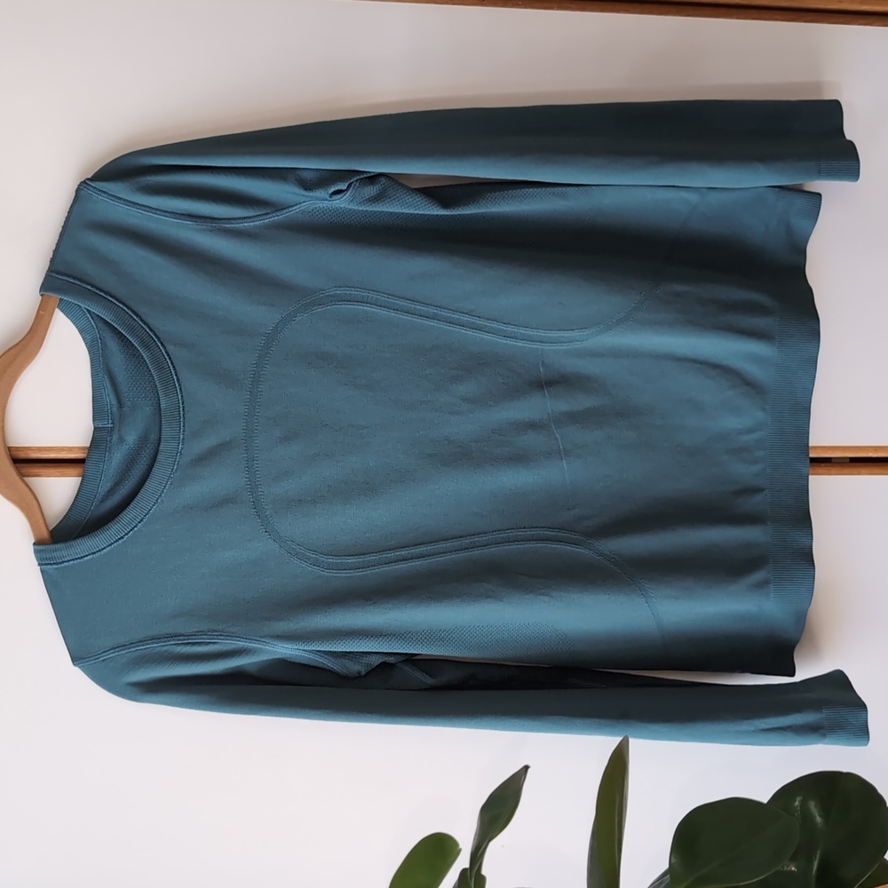 Lululemon Swiftly Tech Long Sleeve (Breeze) Relaxed Fit 8 Persian Blue